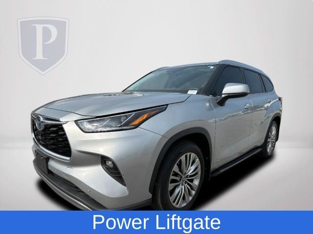 2022 Toyota Highlander Hybrid Platinum