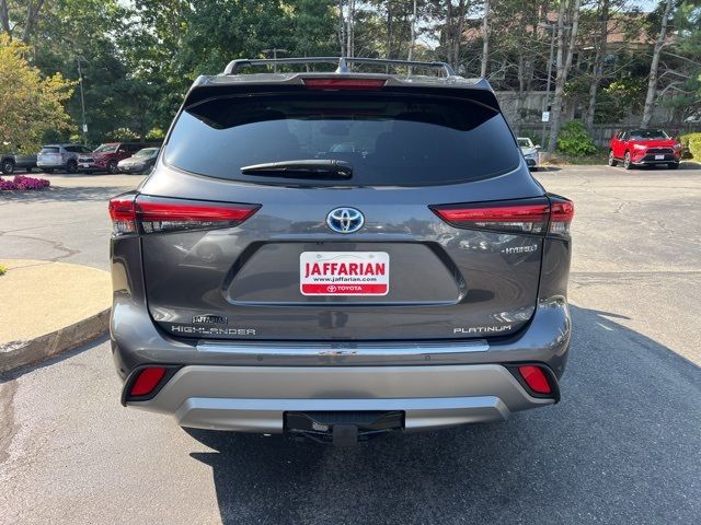 2022 Toyota Highlander Hybrid Platinum