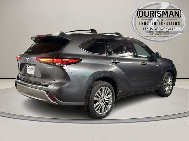 2022 Toyota Highlander Hybrid Platinum