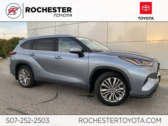 2022 Toyota Highlander Hybrid Platinum