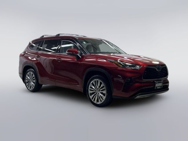 2022 Toyota Highlander Hybrid Platinum