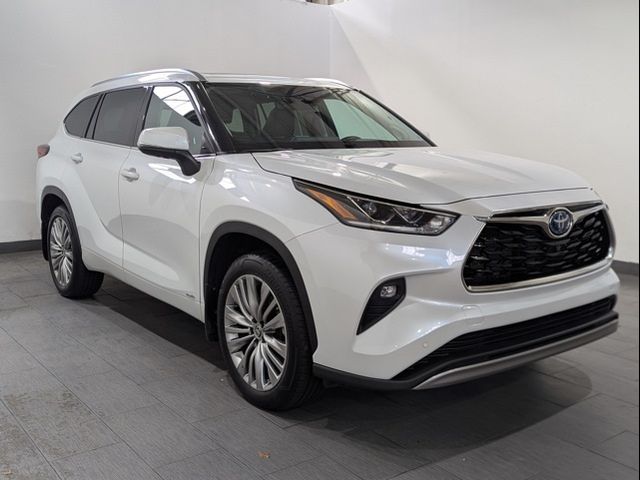 2022 Toyota Highlander Hybrid Platinum