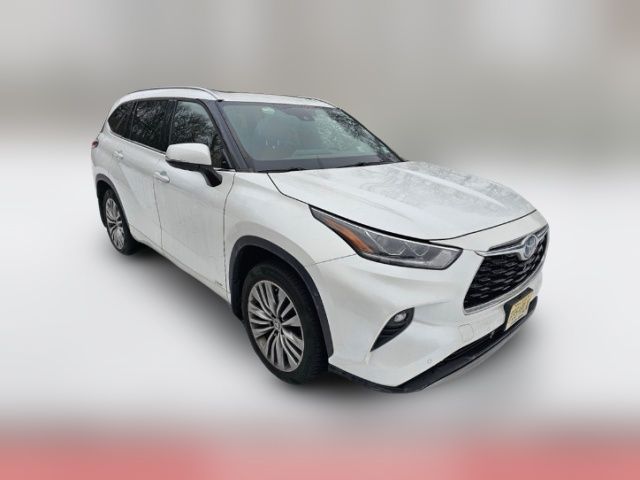 2022 Toyota Highlander Hybrid Platinum