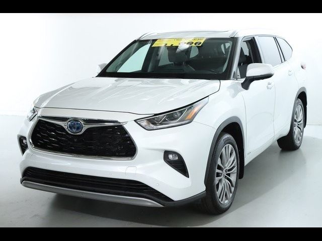 2022 Toyota Highlander Hybrid Platinum