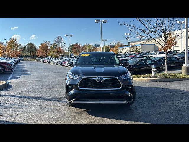 2022 Toyota Highlander Hybrid Platinum