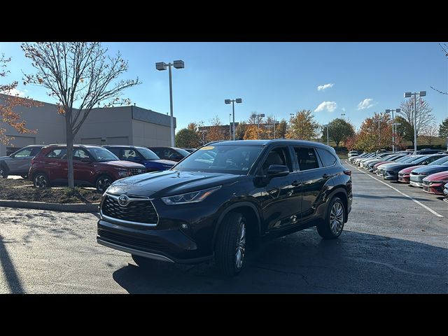 2022 Toyota Highlander Hybrid Platinum