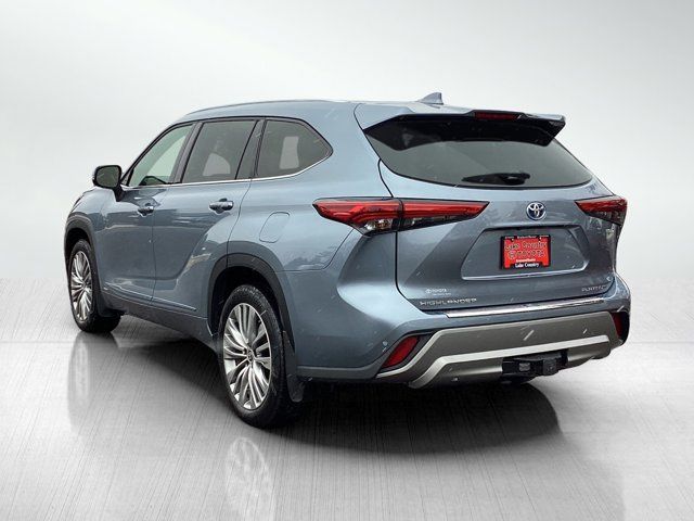 2022 Toyota Highlander Hybrid Platinum