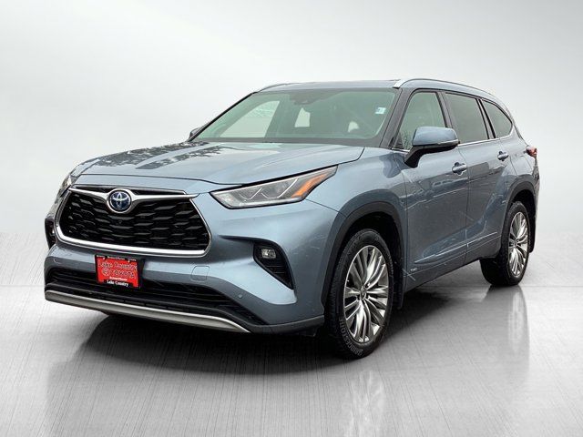 2022 Toyota Highlander Hybrid Platinum