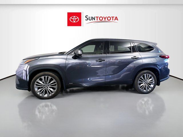 2022 Toyota Highlander Hybrid Platinum