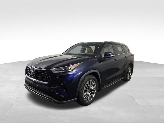 2022 Toyota Highlander Hybrid Platinum