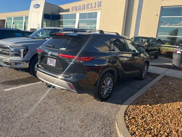 2022 Toyota Highlander Hybrid Platinum