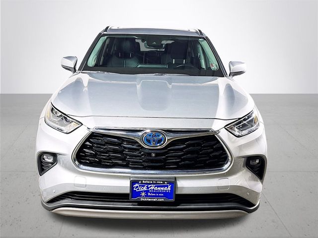 2022 Toyota Highlander Hybrid Platinum