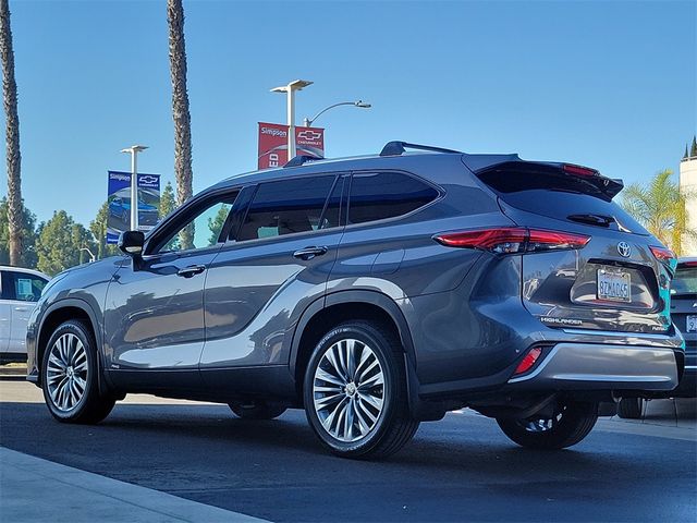 2022 Toyota Highlander Hybrid Platinum