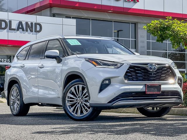 2022 Toyota Highlander Hybrid Platinum