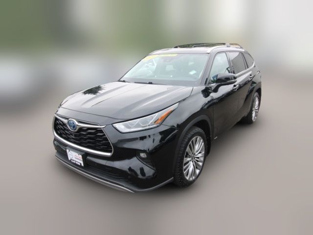 2022 Toyota Highlander Hybrid Platinum