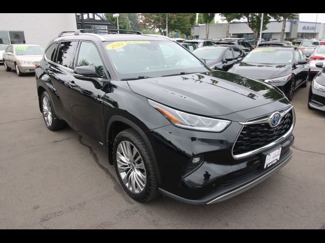2022 Toyota Highlander Hybrid Platinum
