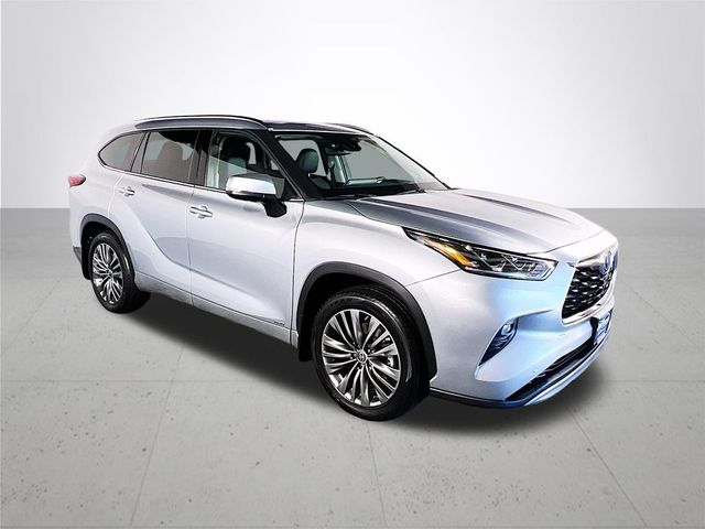 2022 Toyota Highlander Hybrid Platinum