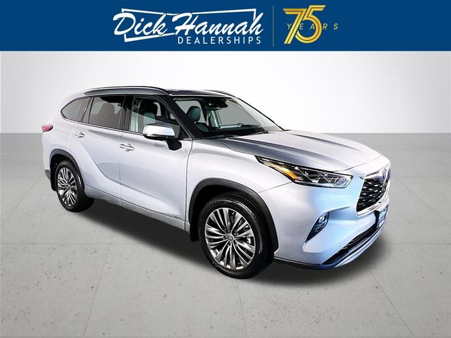 2022 Toyota Highlander Hybrid Platinum