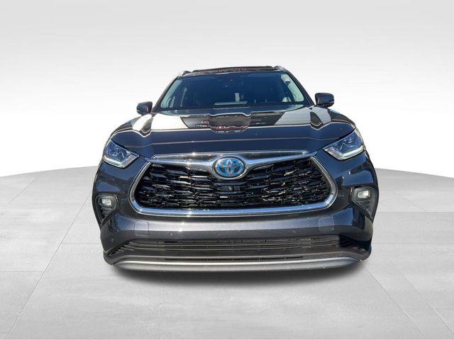 2022 Toyota Highlander Hybrid Platinum