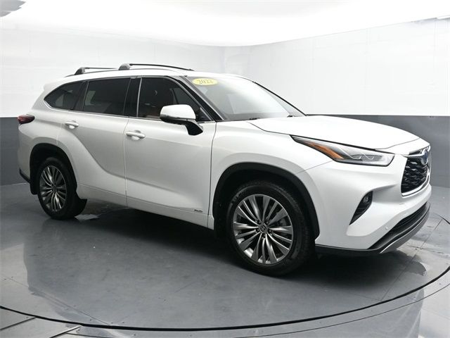 2022 Toyota Highlander Hybrid Platinum