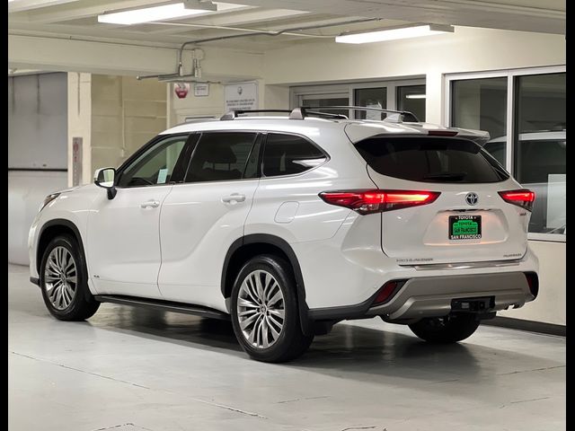 2022 Toyota Highlander Hybrid Platinum