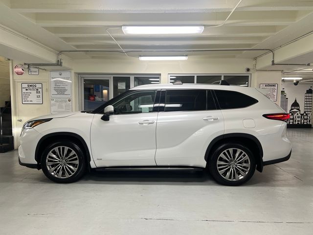 2022 Toyota Highlander Hybrid Platinum