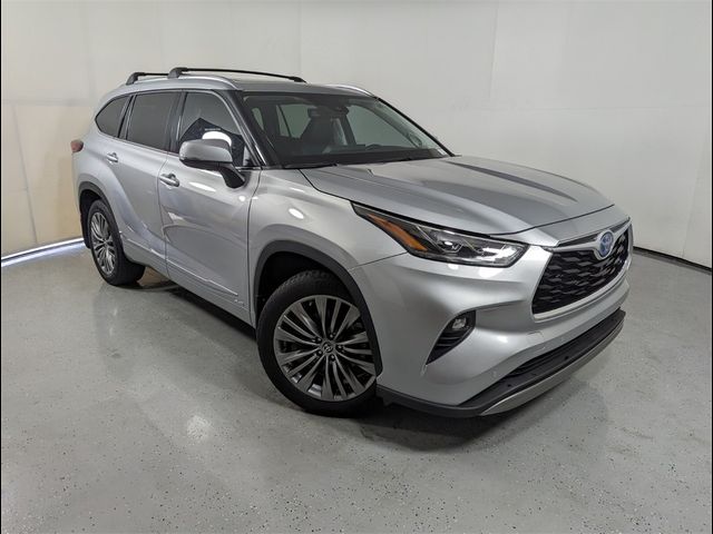 2022 Toyota Highlander Hybrid Platinum