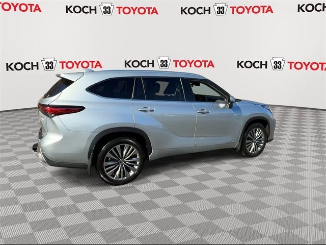 2022 Toyota Highlander Hybrid Platinum