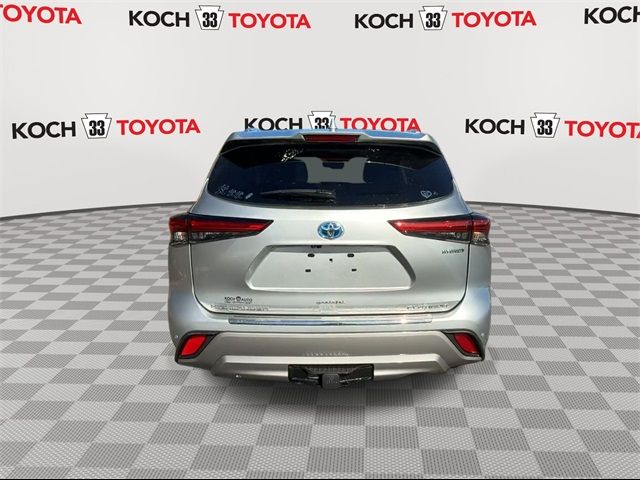 2022 Toyota Highlander Hybrid Platinum