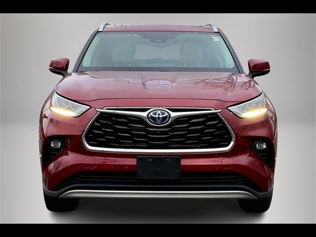 2022 Toyota Highlander Hybrid Platinum