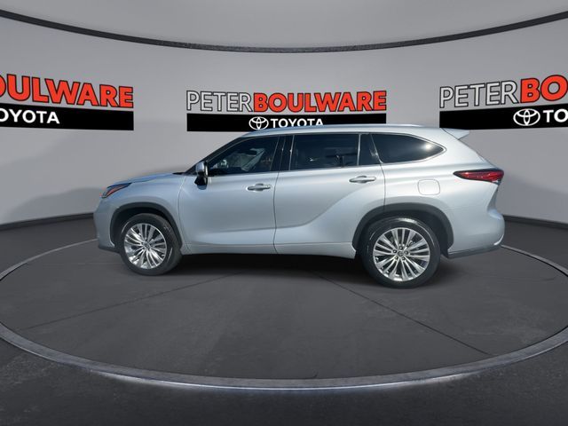 2022 Toyota Highlander Hybrid Platinum