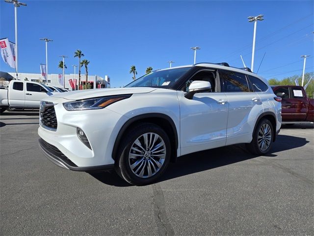 2022 Toyota Highlander Hybrid Platinum