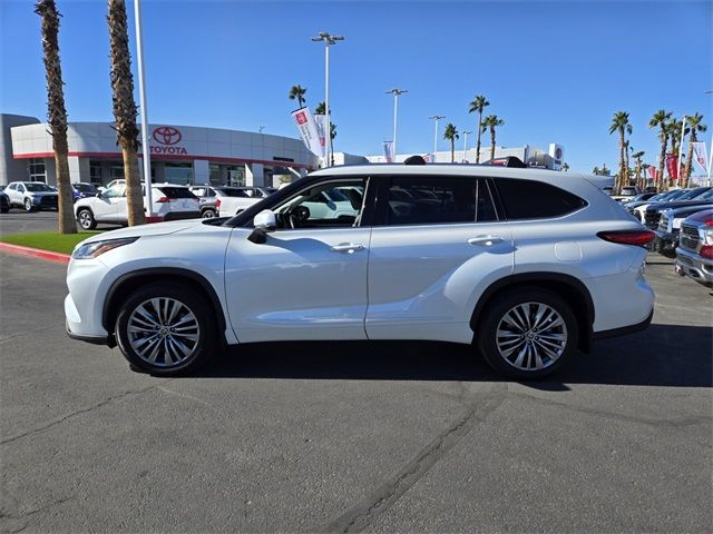 2022 Toyota Highlander Hybrid Platinum