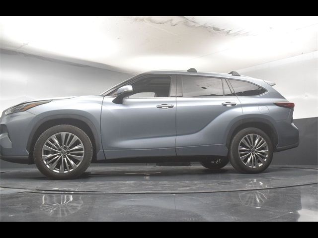 2022 Toyota Highlander Hybrid Platinum
