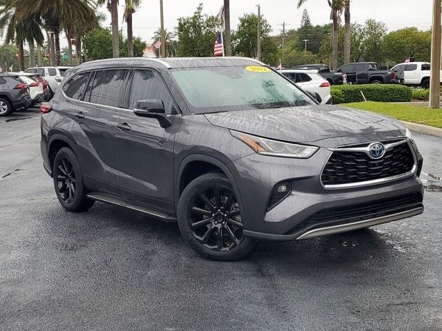 2022 Toyota Highlander Hybrid Platinum