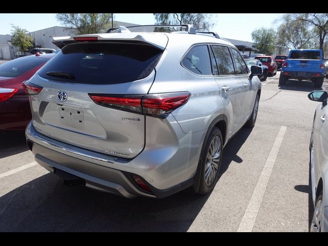 2022 Toyota Highlander Hybrid Platinum