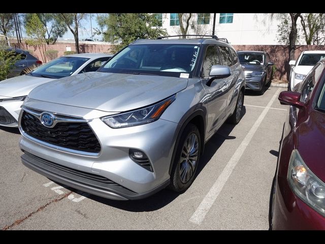 2022 Toyota Highlander Hybrid Platinum