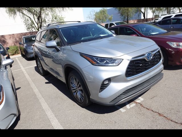 2022 Toyota Highlander Hybrid Platinum