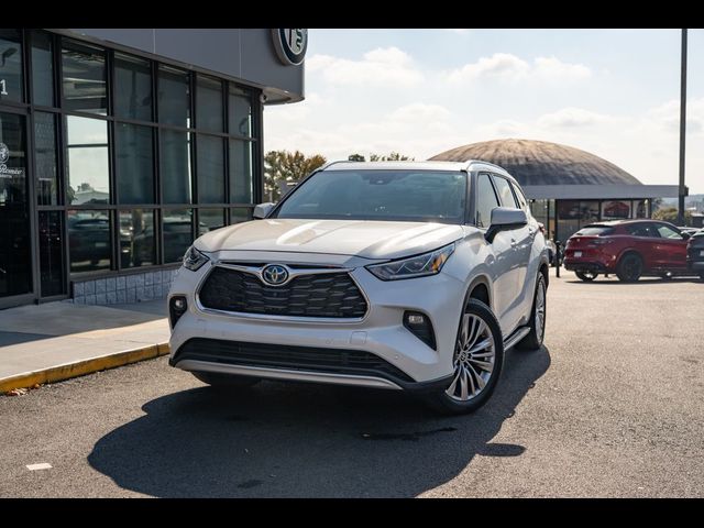 2022 Toyota Highlander Hybrid Platinum