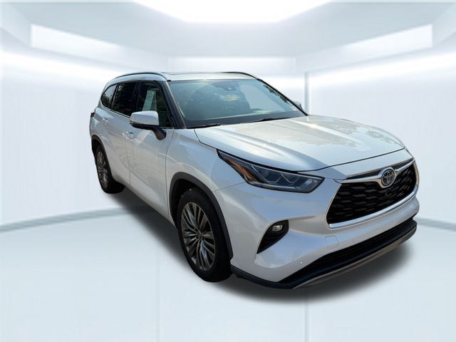 2022 Toyota Highlander Hybrid Platinum