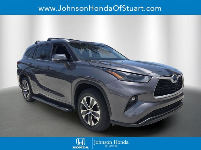 2022 Toyota Highlander Hybrid XLE