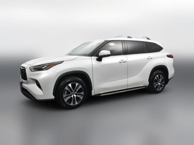 2022 Toyota Highlander Hybrid XLE