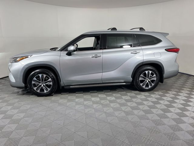 2022 Toyota Highlander Hybrid XLE