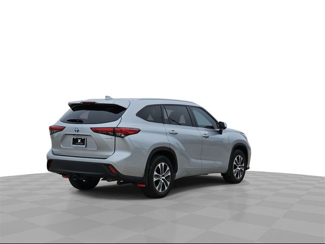 2022 Toyota Highlander Hybrid XLE