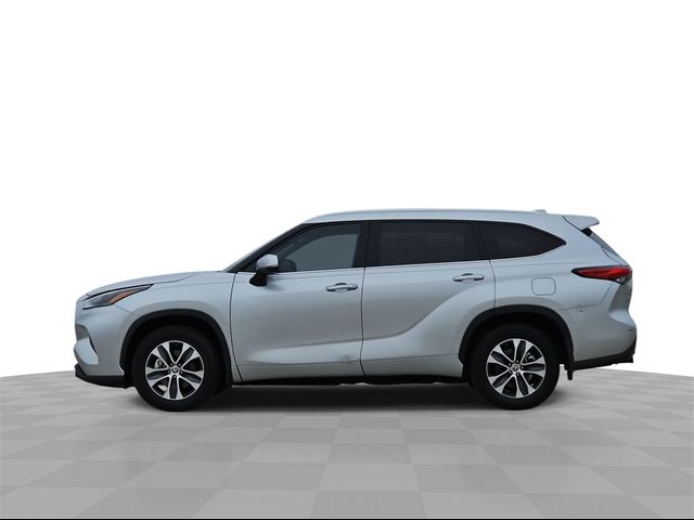 2022 Toyota Highlander Hybrid XLE