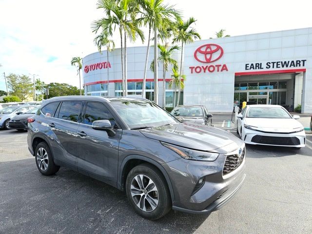 2022 Toyota Highlander Hybrid XLE