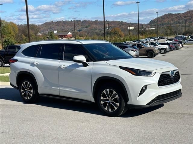 2022 Toyota Highlander Hybrid XLE