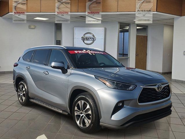 2022 Toyota Highlander Hybrid XLE