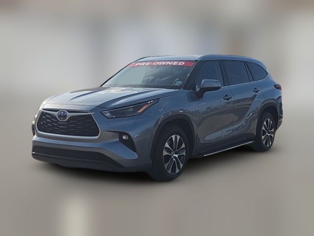 2022 Toyota Highlander Hybrid XLE