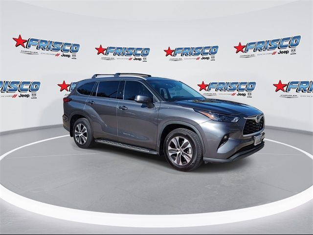 2022 Toyota Highlander Hybrid XLE